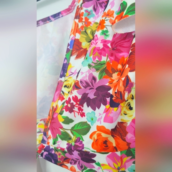 Floral Tie Back Crop Top - Picture 2 of 3